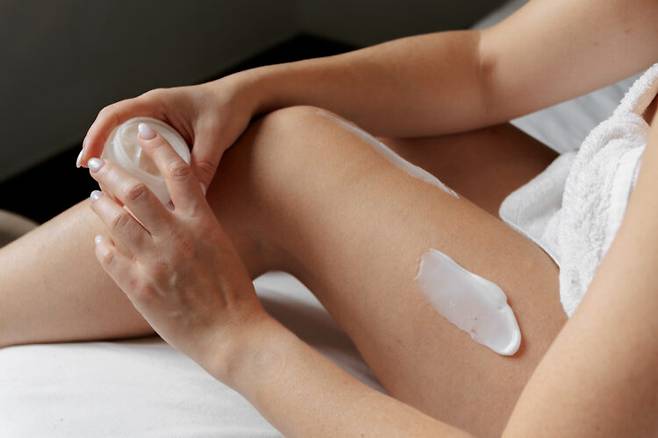 집에서는 자극이 적은 보습제를 사용해 피부 장벽을 유지하는 것이 어루러기 관리에 도움이 된다. 사진=클립아트코리아