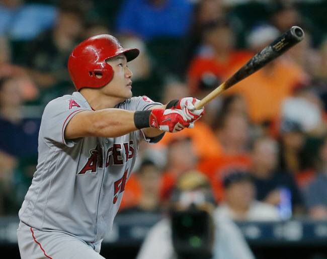 HOUSTON, TX - JULY 24: Ji-Man Choi #51 of the Los Angeles Angels of Anaheim flies out into a double play in the second inning against the Houston Astros at Minute Maid Park on July 24, 2016 in Houston, Texas.   Bob Levey/Getty Images/AFP

== FOR NEWSPAPERS, INTERNET, TELCOS & TELEVISION USE ONLY ==/2016-07-25 05:13:22/<저작권자 ⓒ 1980-2016 ㈜연합뉴스. 무단 전재 재배포 금지.>