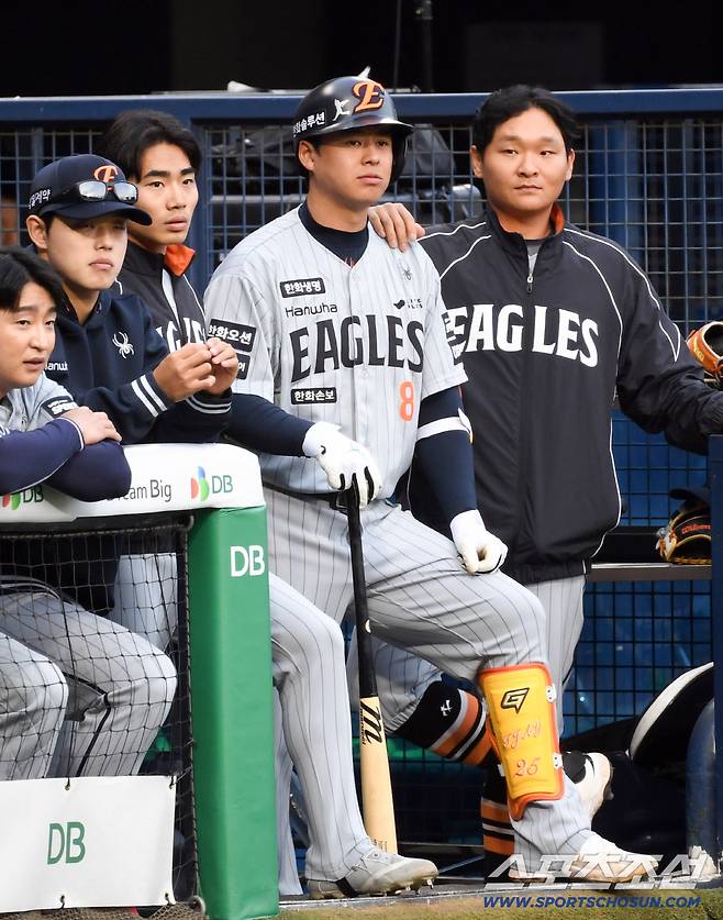 1군 복귀 첫 선발 출전을 앞두고 노시환의 표정은 비장했다.