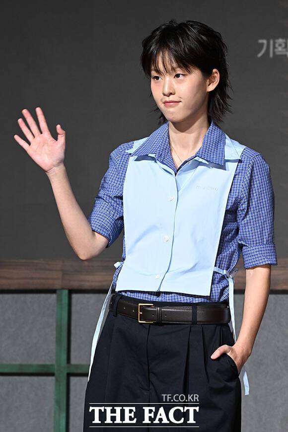 배우 이연이 MBC 금토드라마 '21세기 대군부인'을 통해 남다른 존재감을 발휘하고 있다. 사진은 지난 6일 서울 강남구 조선 팰리스 서울 강남에서 열린 '21세기 대군부인' 제작발표회에 참석한 모습. /김성렬 기자