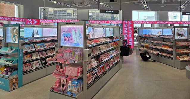무신사 메가스토어 성수 2층에 자리한 뷰티제품. (사진=지디넷코리아)