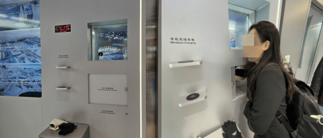 CATL은 배터리가 전시된 공간이 영하 50도라는 것을 관람객이 직접 체험할 수 있도록 했다