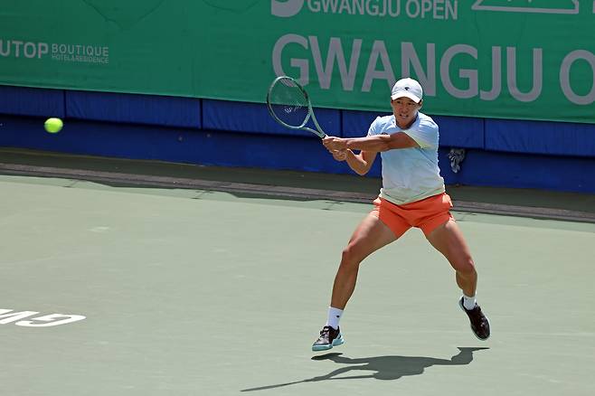 한국 남자 테니스 간판 권순우가 24일 광주오픈 8강전에서 정현과 맞붙고 있다./대한테니스협회