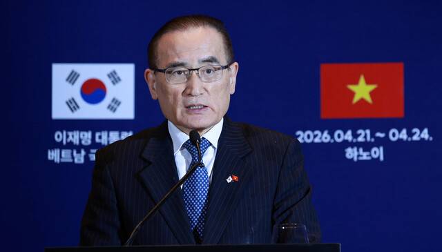 위성락 국가안보실장이 23일(현지시각) 베트남 하노이 한 호텔의 한국프레스센터에서 이재명 대통령의 국빈방문에 관한 브리핑을 하고 있다. 연합뉴스