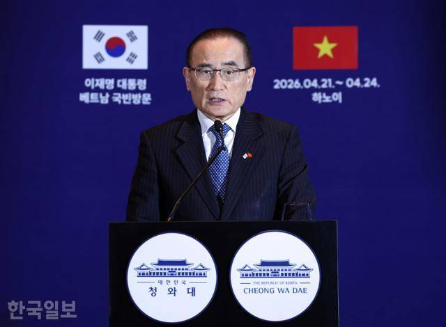 위성락 안보실장이 23일 베트남 하노이 프레스센터에서 순방 관련 브리핑을 하고 있다. 하노이=왕태석 선임기자