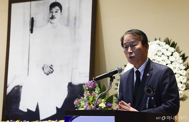 [서울=뉴시스] 김근수 기자 = 권오을 국가보훈부 장관이 26일 서울 중구 안중근의사기념관 강당에서 열린 안중근의사 순국 116주기 추모식에서 추모사를 하고 있다. 2026.03.26. ks@newsis.com /사진=김근수