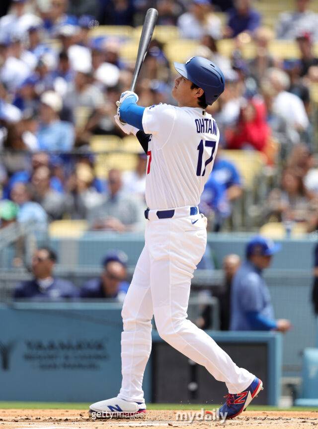LA 다저스 오타니 쇼헤이가 타격하고 있다. 올 시즌 초반의 모습이다./게티이미지코리아