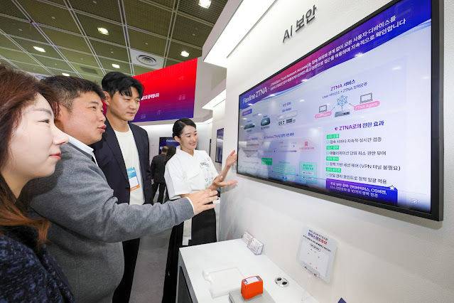 [서울=뉴시스] KT는 서울 강남구 코엑스에서 열린 월드IT쇼 전시부스에서 AI 메일 보안, 클린존, 플렉스라인(Flexline) 등 AI를 활용한 기업보안 솔루션을 공개했다고 24일 밝혔다. (사진=KT 제공) 2026.04.24. photo@newsis.com *재판매 및 DB 금지