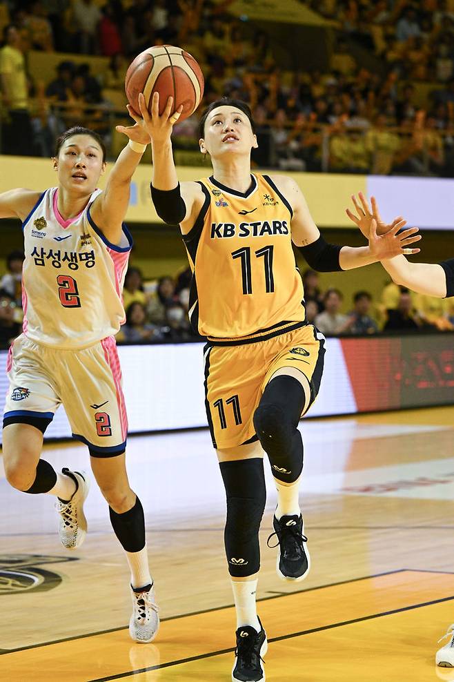 [서울=뉴시스] 여자프로농구 청주 KB국민은행의 강이슬. (사진=WKBL 제공) *재판매 및 DB 금지