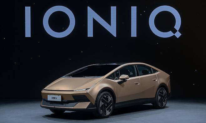 24일(현지시간) 중국국제전람센터 순의관에서 열린 ‘베이징 국제 모터쇼’(오토 차이나 2026) 현대차 부스에 전시된 ‘아이오닉 V’. 현대차 제공