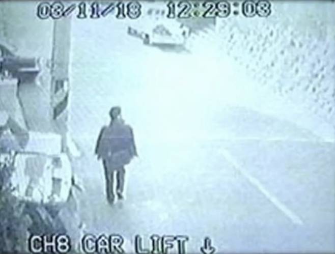 지난 2003년 서울 혜화동 살인사건 당시 인근 CCTV에 포착된 유영철의 모습. 경찰은 이 영상을 토대로 범인의 신체 특징과 동선을 추적했다. 자료화면