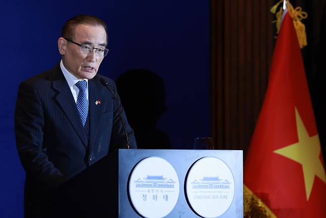 ​위성락 국가안보실장이 23일 베트남 하노이 한 호텔의 한국프레스센터에서 이재명 대통령의 국빈방문에 관한 브리핑을 하고 있다. ⓒ연합뉴스