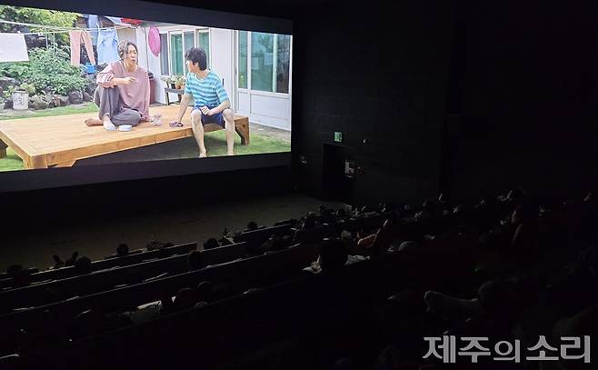 24일 제주 메가박스 삼화, 아라에서는 영화 '내 이름은' 단체 관람이 진행됐다. ⓒ제주의소리