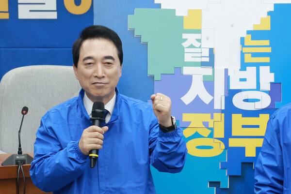 &nbsp;박수현 민주당 충남 도지사 후보가 23일 지방선거 결의대회에서 승리를 다짐하고 있다. 2026.4.23 연합뉴스&nbsp;