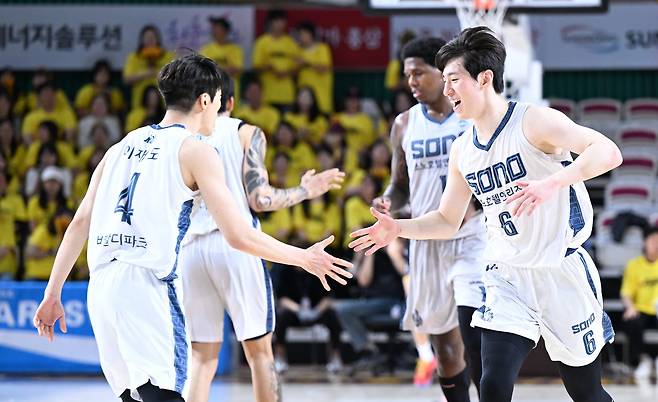 고양 소노가 25일 열린 2025-26 프로농구 4강 플레이오프 2차전에서 창원 LG에 85-76으로 이겼다. (KBL 제공)
