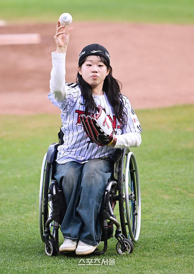 ‘밀라노 동계패럴림픽 영웅’ 김윤지, LG 승리 시구