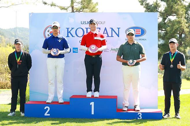 지난 24일 경기 안산 대부도 더헤븐CC에서 '2026 유에스 키즈 골프 코리안 챔피언십(U.S. Kids Golf Korean Championship)' 시상식. 좌측부터 박재현, 임태영, 김민상./사진=더헤븐리조트