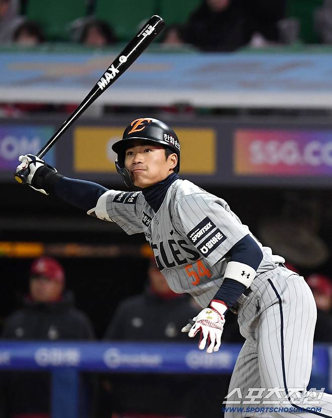 7일 인천 SSG랜더스필드에서 열린 SSG와 한화의 경기. 타격하고 있는 한화 오재원. 인천=송정헌 기자songs@sportschosun.com/2026.04.07/