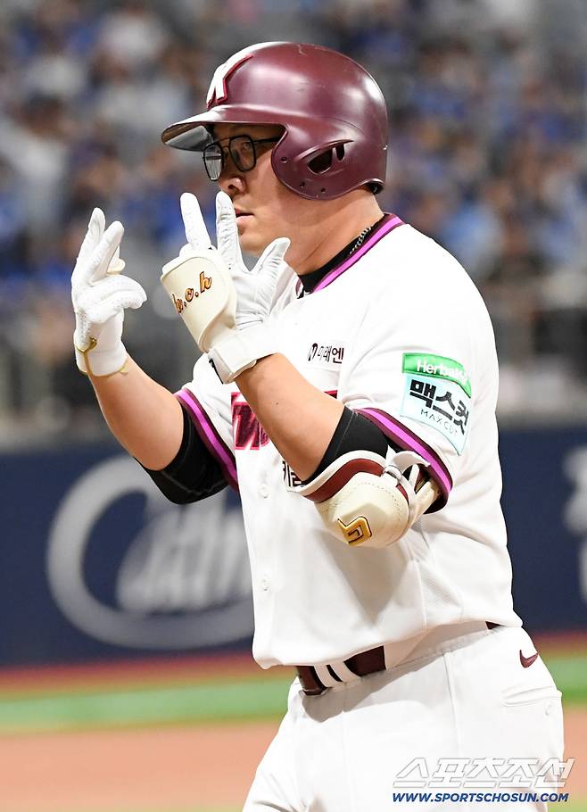 25일 서울 고척스카이돔에서 열린 키움과 삼성의 경기. 키움 안치홍이 안타를 날린 뒤 환호하고 있다. 고척=박재만 기자 pjm@sportschosun.com/2026.04.25/