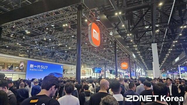 베이징모터쇼 샤오미 전시 부스에 인파가 몰린 모습 (사진=지디넷코리아)
