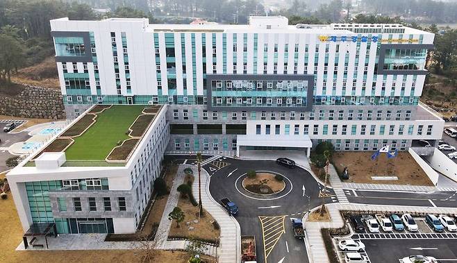 제주경찰청 전경. 제주경찰청이 중국 칭다오에서 선박을 타고 제주 해안가로 밀입국한 30대 중국인 2명을 잇따라 검거했다. 경찰은 밀입국 경로와 브로커 개입 여부를 수사하고 있다. /사진=뉴시스