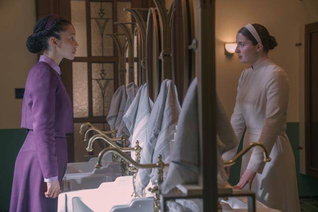 디즈니플러스 시리즈 '증언들'의 주인공 애그니스(왼쪽·체이스 인피니티)와 데이지(루시 할리데이). 월트디즈니 컴퍼니 코리아 제공