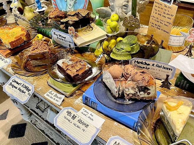 개성이 엿보이는 베카신의 디저트. 새로운 레시피 개발이 이어지기 때문에, 방문할 때마다 이전과는 다른 메뉴를 만나는 재미가 있다. 사진 고운정