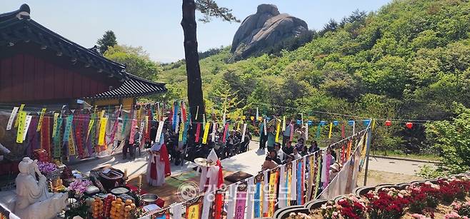 ▲ 최동북단 미륵도량 금강산 화암사가 25일 봄을 맞아 관광객들과 함께 국태민안과 평화염원 및 지역발전을 기원하는 금강산 산신대재를 봉행했다.