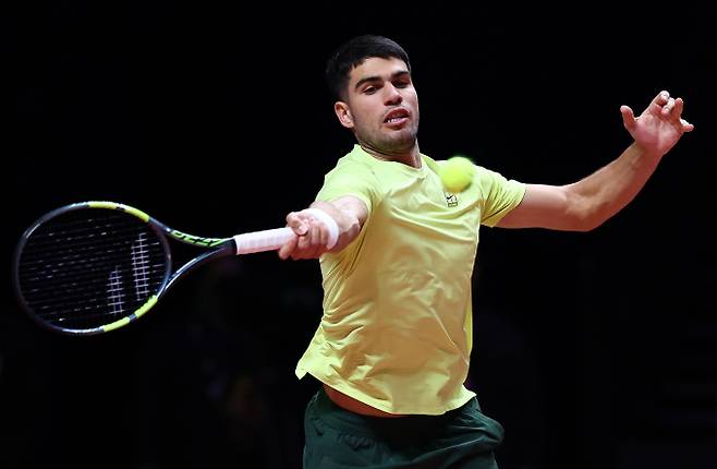 카를로스 알카라스가 1월10일 오후 인천 중구 인스파이어 아레나에서 열린 '현대카드 슈퍼매치 14'에서 얀니크 신네르와 경기를 치르고 있다./사진=뉴스1