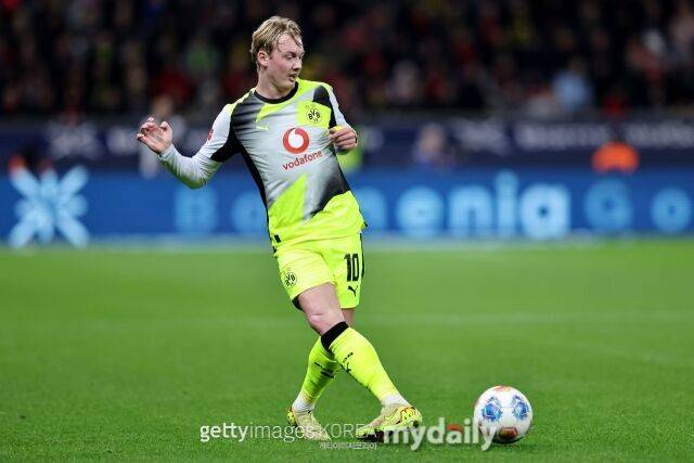 24일 스페인 '마르카' 보도에 따르면 이강인(PSG) 영입을 추진했던 아틀레티코 마드리드가 공격진 강화를 위해 율리안 브란트(도르트문트)를 최우선 타깃으로 낙점했다./ 게티이미지코리아