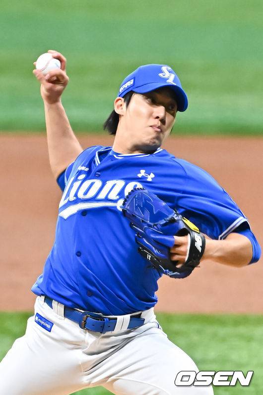 [OSEN=고척, 박준형 기자] 25일 오후 서울 고척스카이돔에서 2026 신한 SOL KBO리그 키움 히어로즈와 삼성 라이온즈의 경기가 진행됐다.이날 키움은 하영민을, 삼성은 원태인을 선발투수로 내세웠다.1회말 삼성 선발투수 원태인이 역투하고 있다.   2026.04.25 / soul1014@osen.co.kr