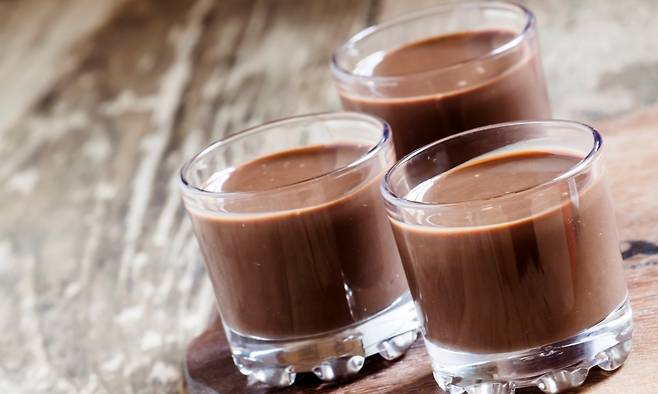 초코우유가 운동 후 탄수화물과 단백질을 함께 보충할 수 있는 회복 음료로 주목받고 있다. 사진=게티이미지뱅크