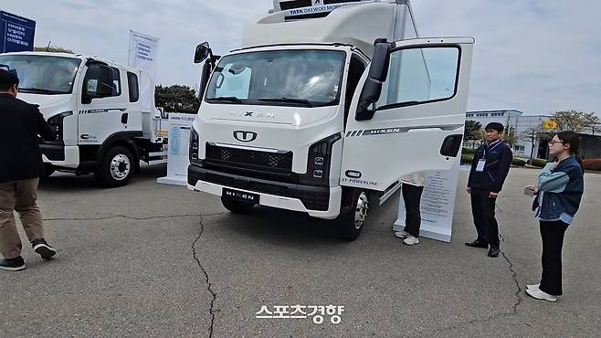 냉장탑차 등 다양한 차종으로 변형 제작이 가능하다. 사진 | 손재철기자