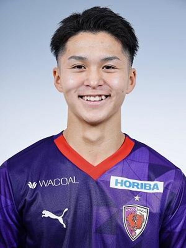 ▲ 윤성준은 한국인 부부에게서 태어나 일본에서 나고 자란 재일교포 2세다. 2007년 오사카 태생으로 키는 170cm로 크지 않지만 탄탄한 기본기와 과감한 전진 패스, 넓은 수비 범위로 교토 상가 유스 시절부터 큰 기대를 받아온 3선 유망주다.&nbsp;ⓒ 교토 상가 SNS