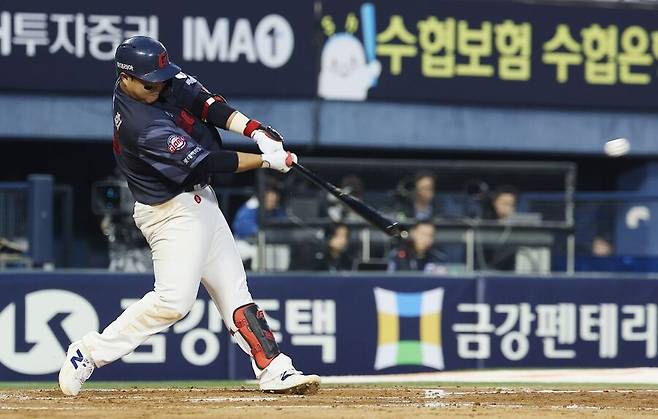 ▲ 여전히 큰 기대를 모으며 반등 시점이 주목받고 있는 한동희 ⓒ연합뉴스