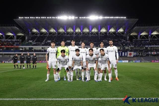 강원FC 선수단. /사진=한국프로축구연맹 제공