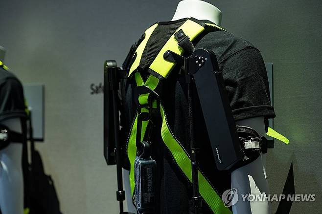 (서울=연합뉴스) 현대차그룹은 9일(현지시간)까지 미국 라스베이거스 컨벤션 센터 웨스트 홀에서 열린 CES 2026에서 그룹 AI 로보틱스 기술 개발 과정을 직접 경험할 수 있는 다양한 전시를 선보인다고 7일 밝혔다. 사진은 엑스블 숄더. 2026.1.7 [현대자동차·기아 제공. 재판매 및 DB 금지] photo@yna.co.kr