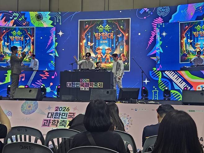 대한민국 과학축제에서 AI 작곡 디제잉 선보이는 김연우 군 [촬영 조승한]
