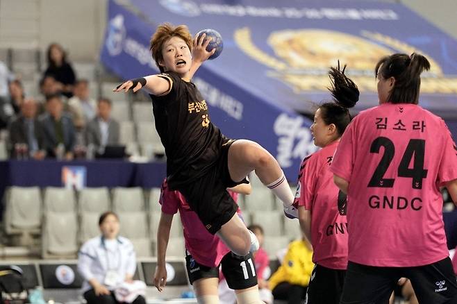 류은희의 점프슛 [한국핸드볼연맹 제공. 재판매 및 DB 금지]