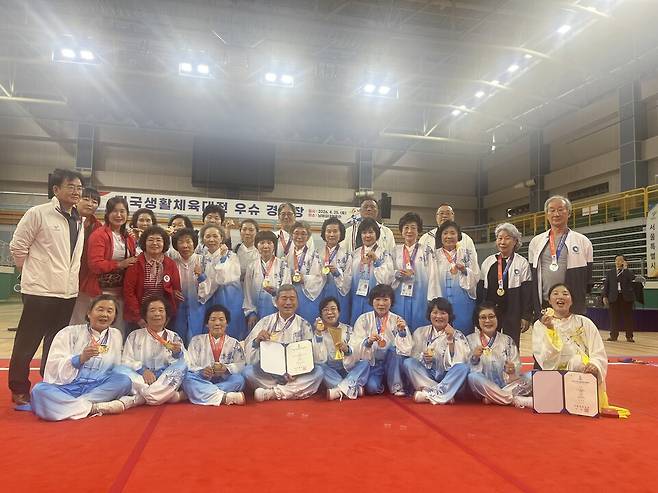 ▲&nbsp;2026 전국생활체육대축전 우슈(태극권) 단체전(16식태극권/64세 이상) 우승을 차지했다. /사진제공=강화마니태극회