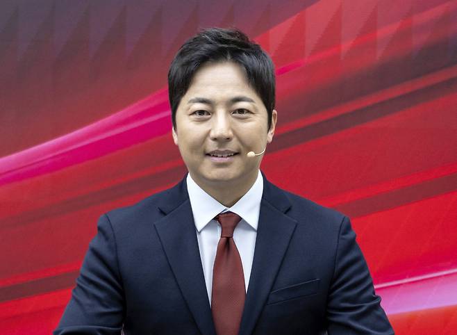 ▲ 국민의힘&nbsp;6·3 지방선거 경기도지사 후보 경선에 출마한 이성배 후보가 26일 서울 여의도 국민의힘 중앙당사에서 열린 토론회에 참석해 시작을 기다리고 있다. /연합뉴스