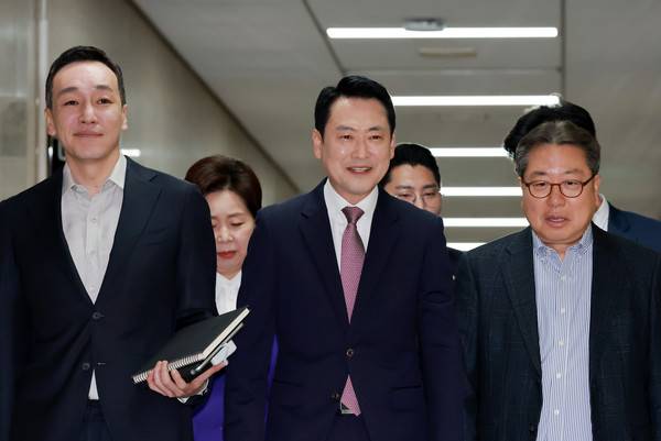 국민의힘&nbsp;장동혁&nbsp;대표가 23일 국회에서 열린 최고위원회의에 참석하고 있다. 2026.4.23 [사진=연합뉴스]