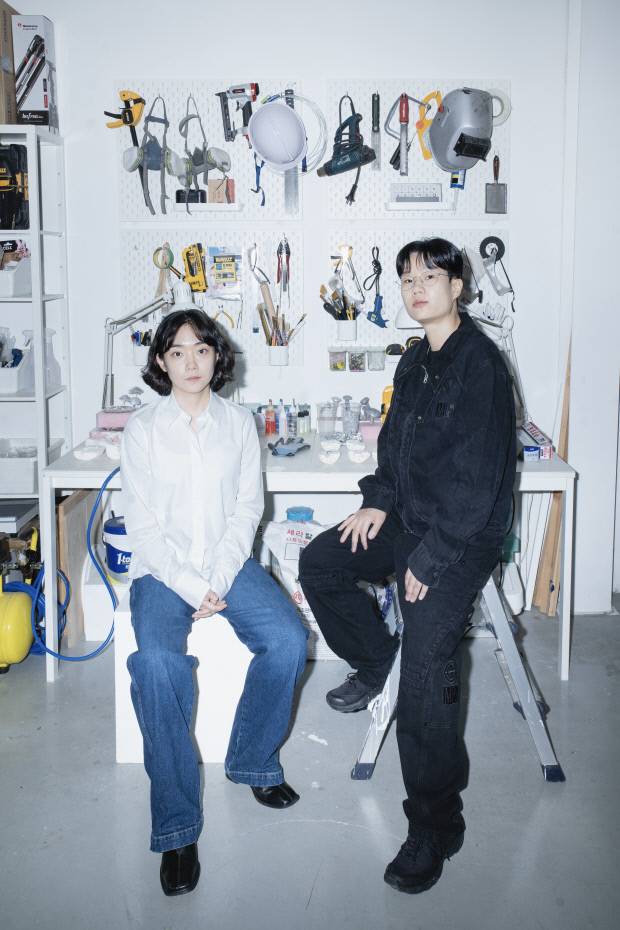 이하영(왼쪽)·강수지 작가.
<이하영 작가 제공>