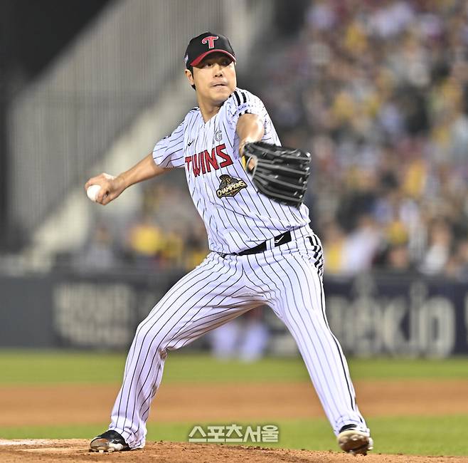 LG 투수 김진성이 1일 서울 잠실구장에서 열린 2026 KBO리그 KIA전 5회 역투하고 있다. 잠실 | 최승섭기자 thunder@sportsseoul.com