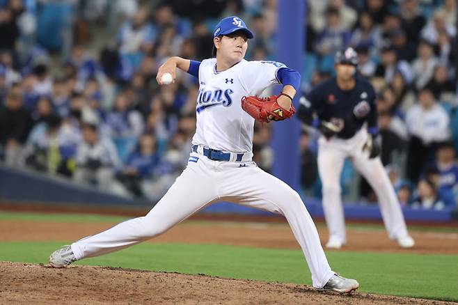 삼성 장찬희가 31일 대구삼성라이온즈파크에서 열린 2026 KBO리그 정규시즌 두산과 경기에서 팀 네 번째 투수로 올라와 역투하고 있다. 사진 | 삼성 라이온즈