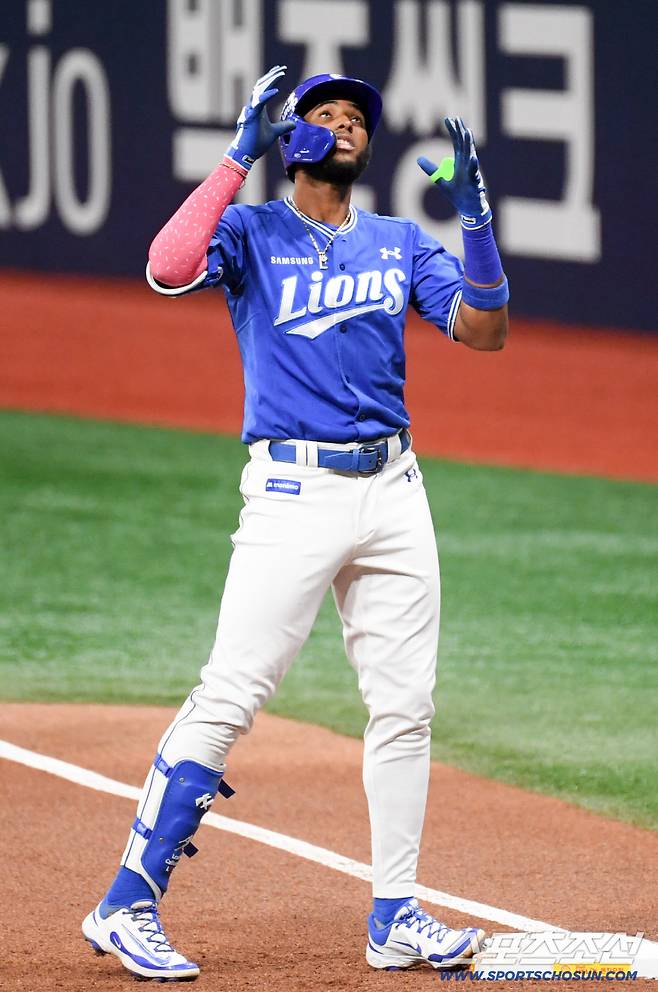 25일 서울 고척스카이돔에서 열린 키움과 삼성의 경기. 1회초 1사 1,2루 삼성 디아즈가 안타를 날린 뒤 환호하고 있다. 고척=박재만 기자 pjm@sportschosun.com/2026.04.25/