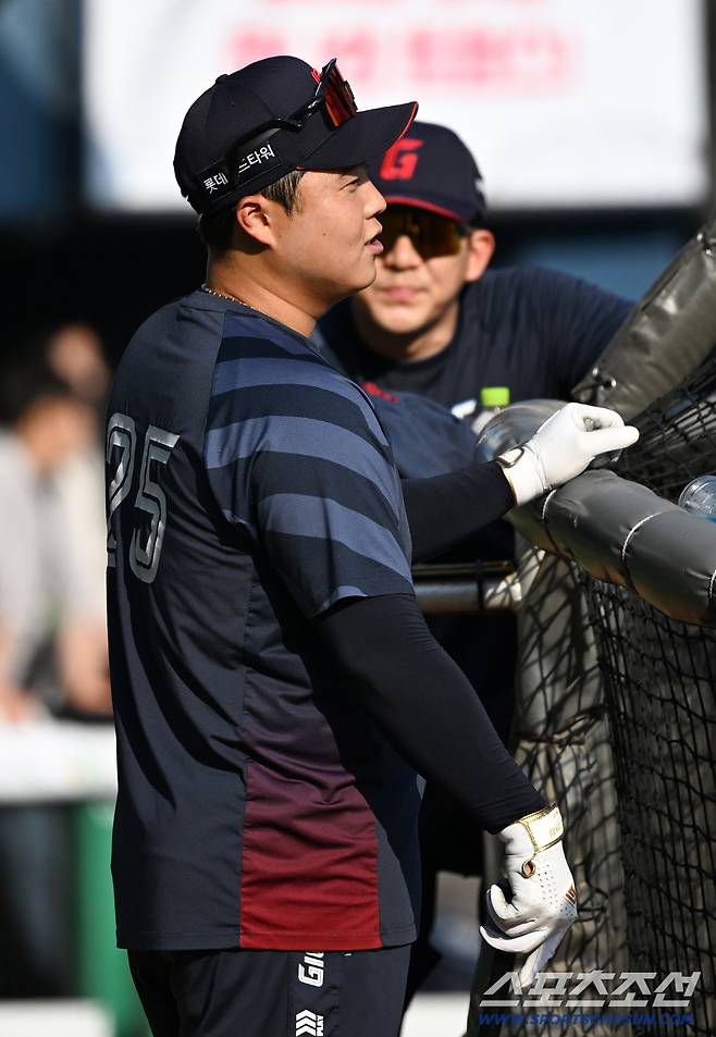 14일 잠실구장에서 열린 LG와 롯데의 경기. 롯데 한동희가 훈련을 하고 있다. 잠실=박재만 기자 pjm@sportschosun.com/2026.04.14/