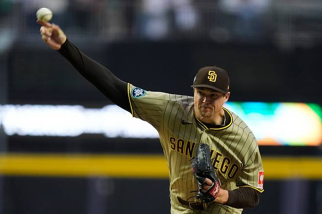 San Diego Padres' closing pitcher Mason Miller works against the Arizona Diamondbacks during the ninth inning of a baseball game in Mexico City, Saturday, April 25, 2026. (AP Photo/Fernando Llano)







<저작권자(c) 연합뉴스, 무단 전재-재배포, AI 학습 및 활용 금지>