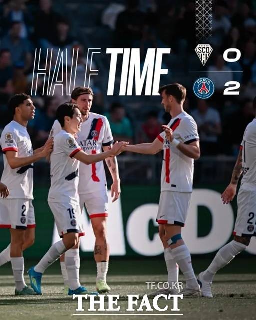 2024년 11월 2골 1도움을 기록했던 앙제를 상대로 다시 1골 1도움을 기록하며 3-0 승리를 이끈 이강인(앞줄 왼쪽)./PSG