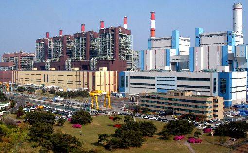 보령화력 1~8호기 전경(왼쪽에서 세 번째 건물이 보령화력 3호기)